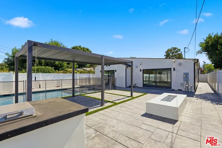 5735 Saloma Avenue, Los Angeles, California 91411
