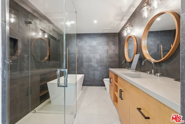 5735 Saloma Avenue, Los Angeles, California 91411