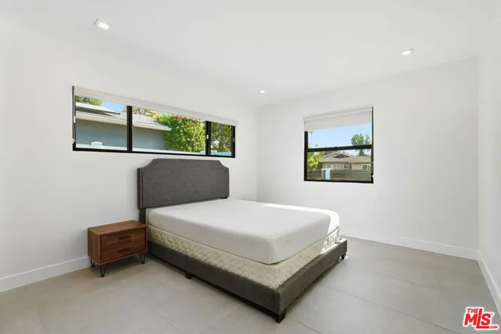 5735 Saloma Avenue, Los Angeles, California 91411