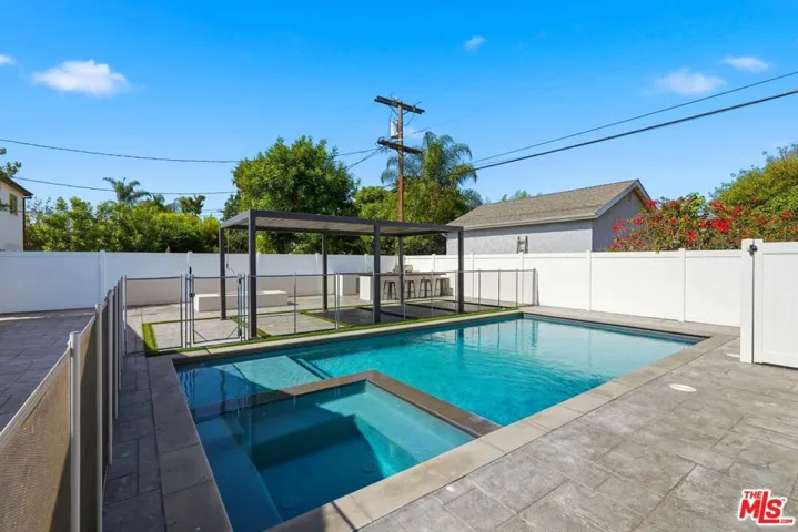 5735 Saloma Avenue, Los Angeles, California 91411