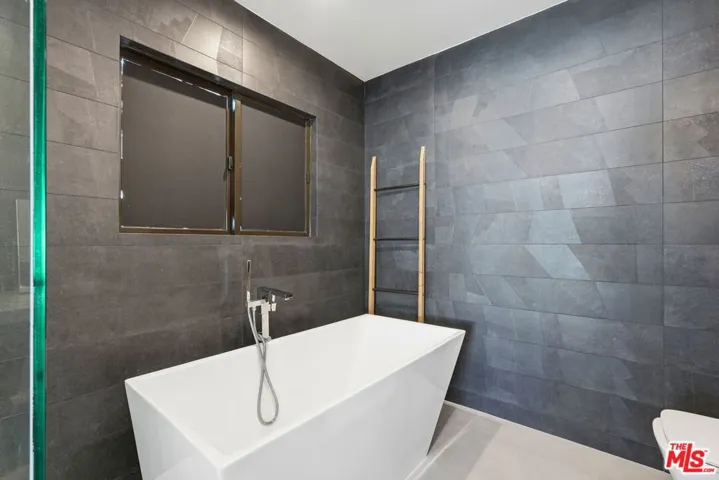 5735 Saloma Avenue, Los Angeles, California 91411