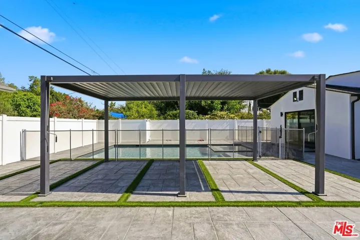 5735 Saloma Avenue, Los Angeles, California 91411