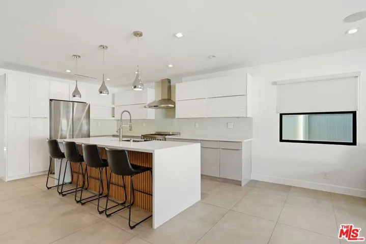 5735 Saloma Avenue, Los Angeles, California 91411