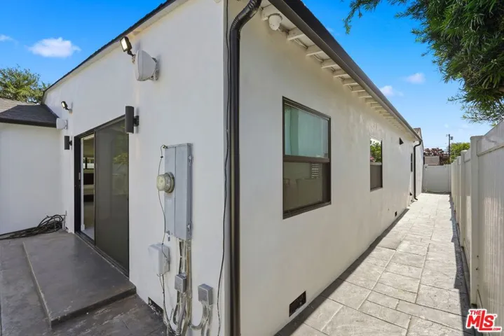 5735 Saloma Avenue, Los Angeles, California 91411