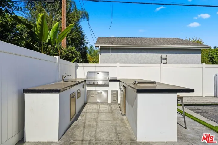 5735 Saloma Avenue, Los Angeles, California 91411