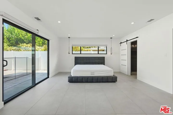 5735 Saloma Avenue, Los Angeles, California 91411