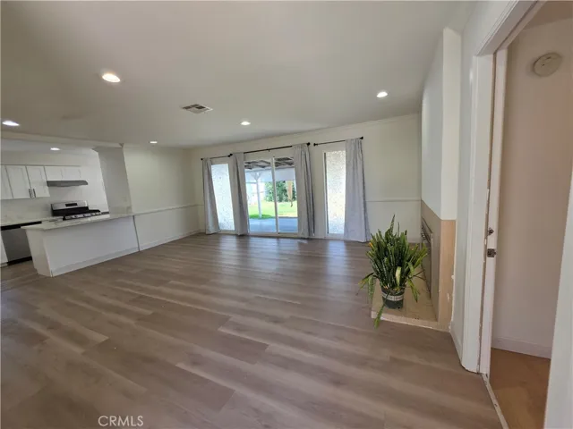 7422 Shoup Avenue, West Hills, California 91307
