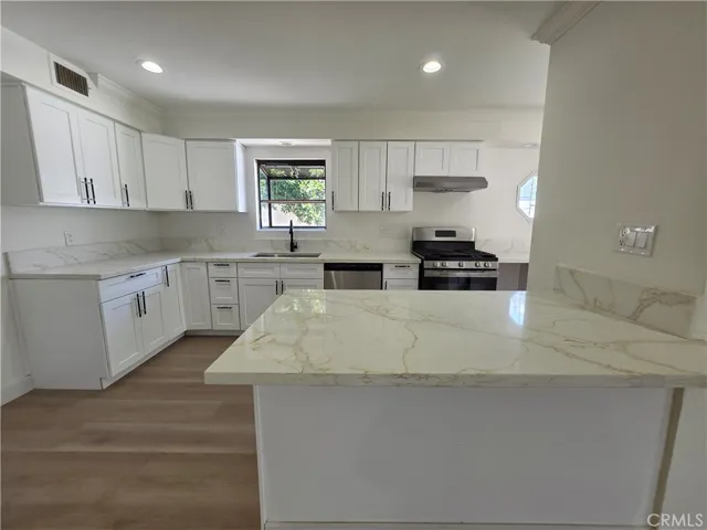 7422 Shoup Avenue, West Hills, California 91307
