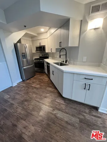 7660 Beverly Boulevard 407, Los Angeles, California 90036