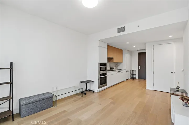 877 Francisco, Los Angeles, California 90017
