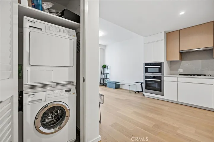 877 Francisco, Los Angeles, California 90017