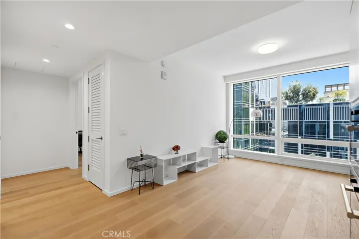 877 Francisco, Los Angeles, California 90017