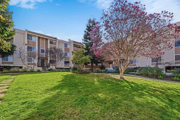 400 Ortega Avenue 216, Mountain View, California 94040