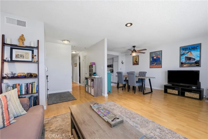 15607 Crestview, Los Angeles, California 91344