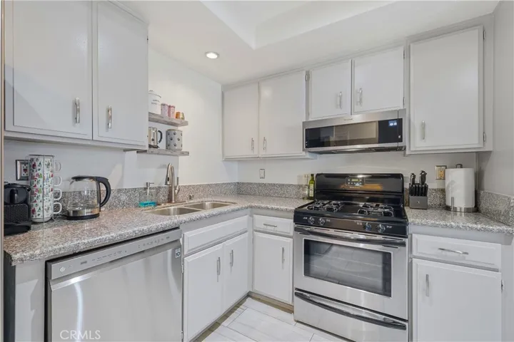 15607 Crestview, Los Angeles, California 91344