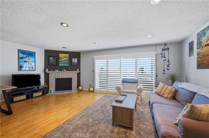 15607 Crestview, Los Angeles, California 91344