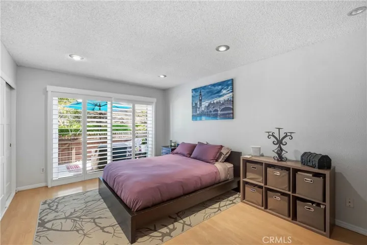 15607 Crestview, Los Angeles, California 91344