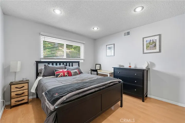 15607 Crestview, Los Angeles, California 91344