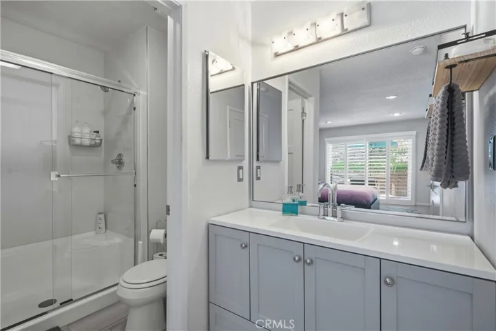 15607 Crestview, Los Angeles, California 91344
