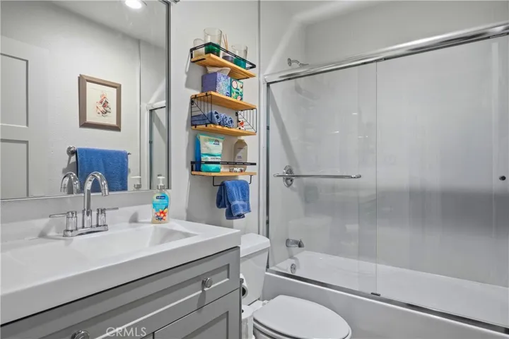 15607 Crestview, Los Angeles, California 91344