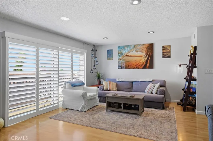 15607 Crestview, Los Angeles, California 91344