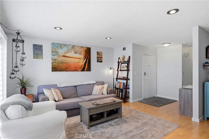 15607 Crestview, Los Angeles, California 91344