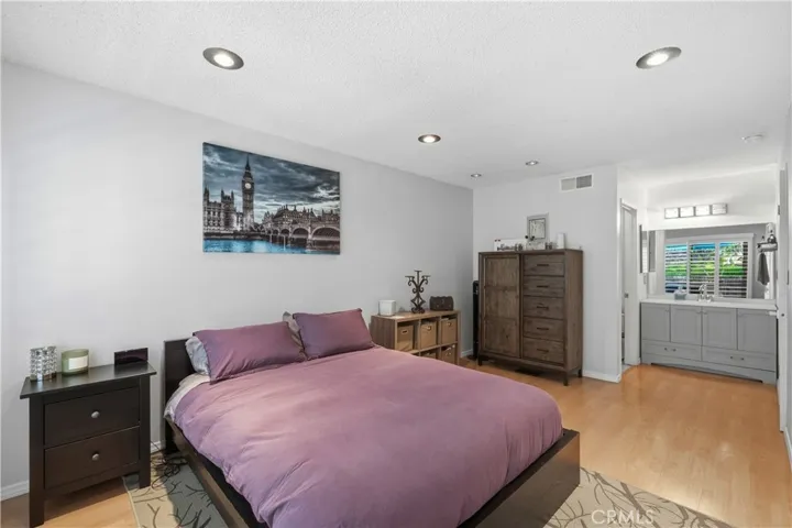 15607 Crestview, Los Angeles, California 91344