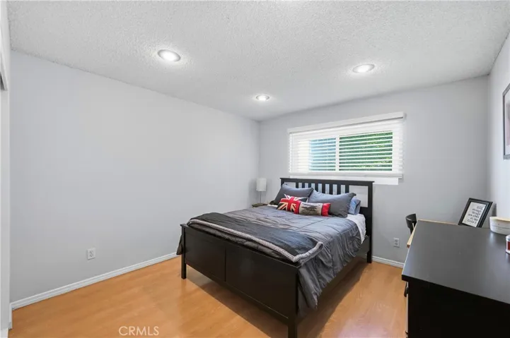 15607 Crestview, Los Angeles, California 91344