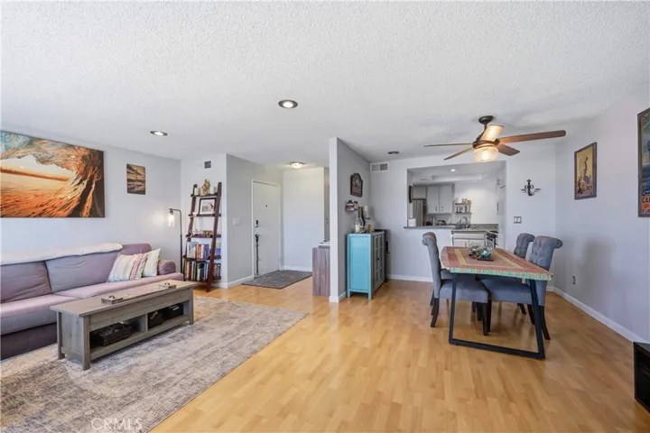 15607 Crestview, Los Angeles, California 91344