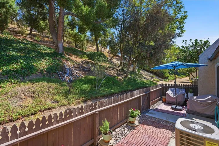 15607 Crestview, Los Angeles, California 91344