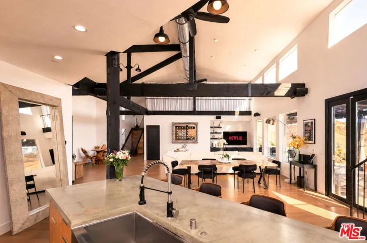 32194 Mulholland Highway, Malibu, California 90265