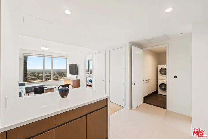 889 Francisco Street 3401, Los Angeles, California 90017