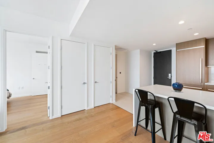 889 Francisco Street 3401, Los Angeles, California 90017