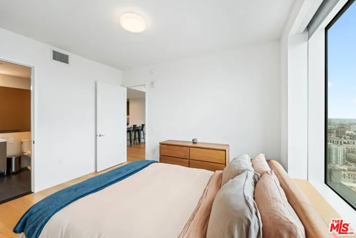 889 Francisco Street 3401, Los Angeles, California 90017
