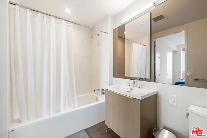 889 Francisco Street 3401, Los Angeles, California 90017