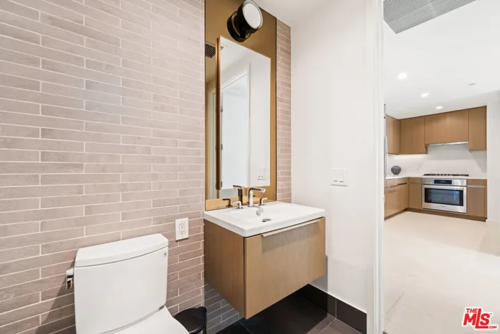 889 Francisco Street 3401, Los Angeles, California 90017