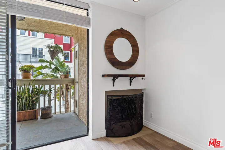 22 Navy Street 202, Los Angeles, California 90291