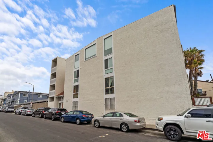 22 Navy Street 202, Los Angeles, California 90291