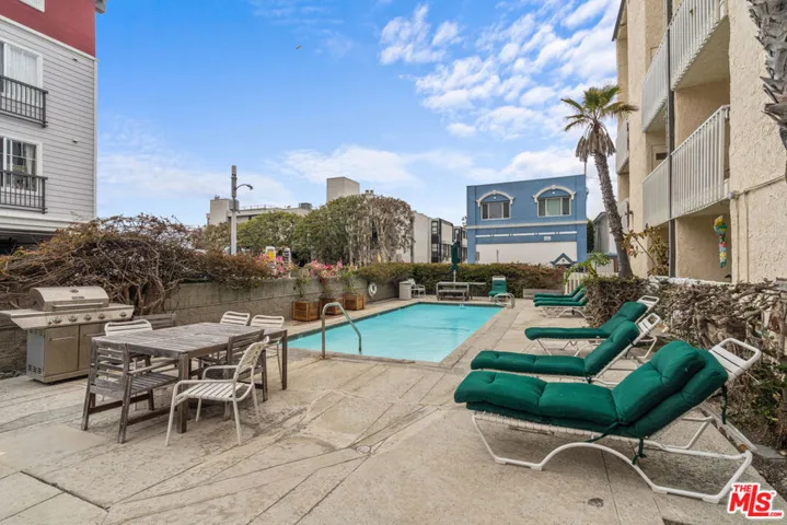 22 Navy Street 202, Los Angeles, California 90291