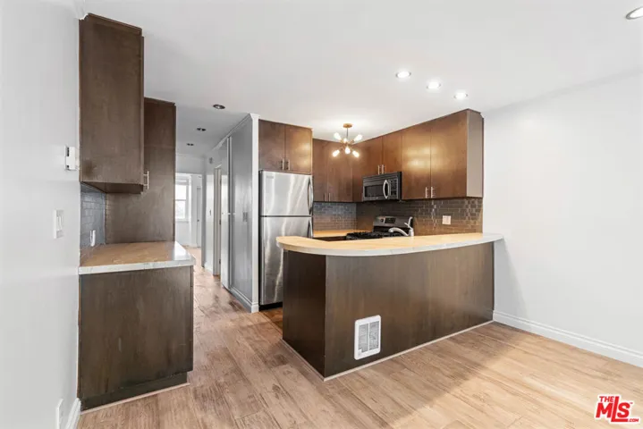 22 Navy Street 202, Los Angeles, California 90291