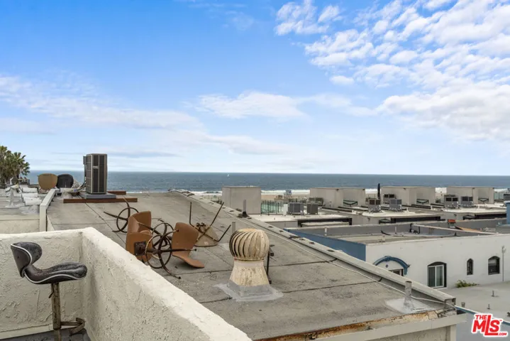 22 Navy Street 202, Los Angeles, California 90291