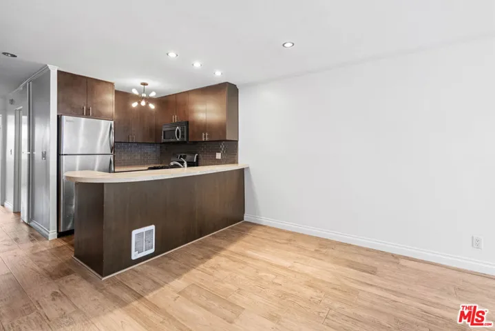 22 Navy Street 202, Los Angeles, California 90291