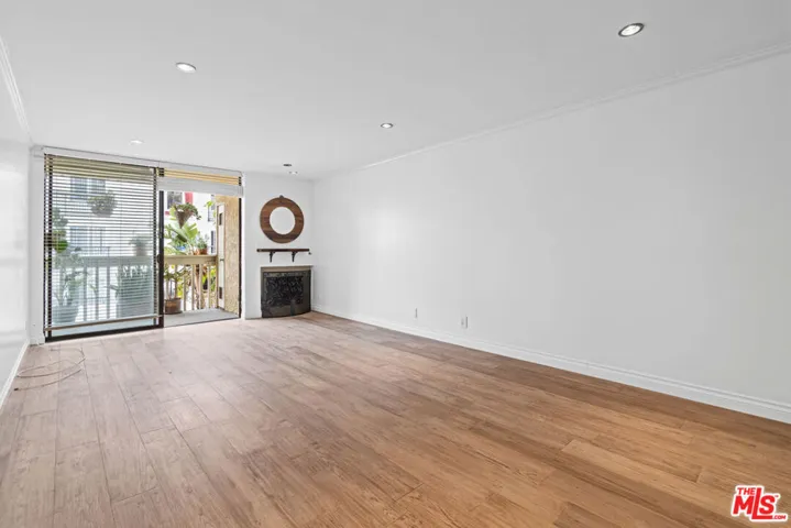 22 Navy Street 202, Los Angeles, California 90291
