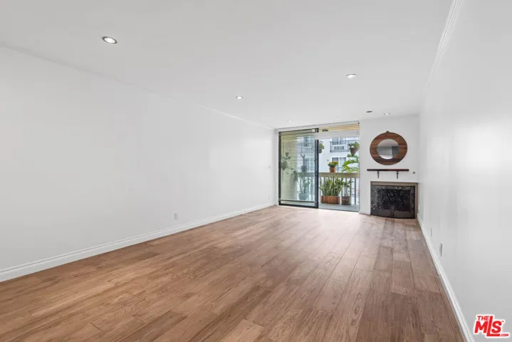 22 Navy Street 202, Los Angeles, California 90291