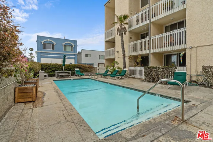 22 Navy Street 202, Los Angeles, California 90291