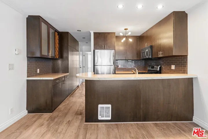22 Navy Street 202, Los Angeles, California 90291