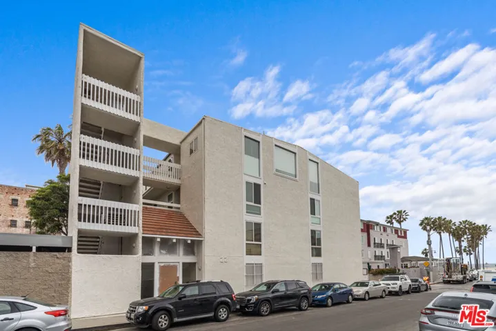 22 Navy Street 202, Los Angeles, California 90291