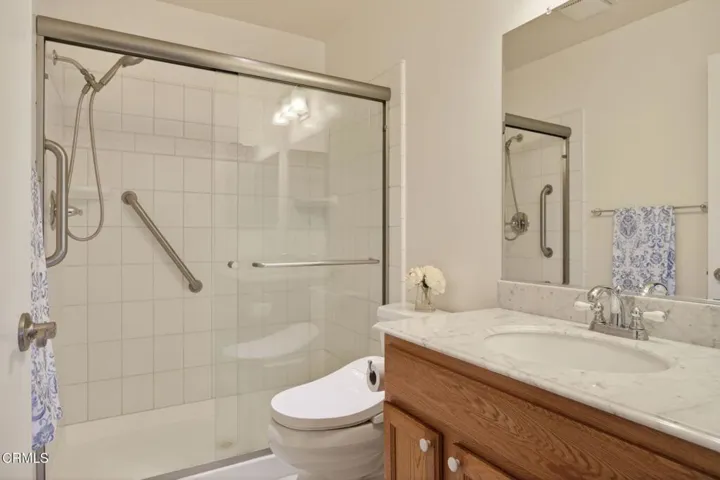 20-web-or-mls-Upmarket Media- 42063Vill0