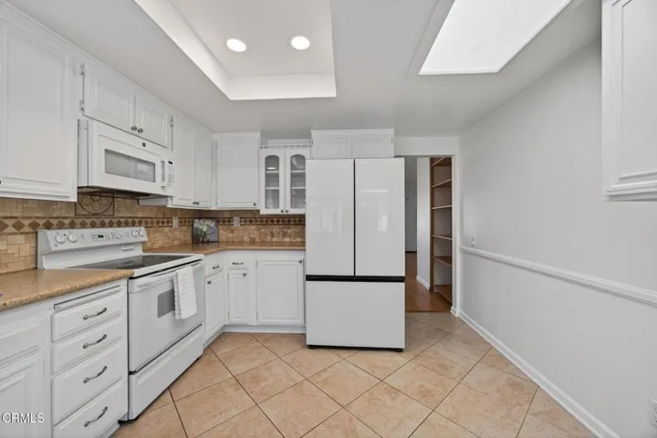 11-web-or-mls-Upmarket Media- 42063Vill0