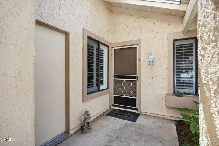 4-web-or-mls-Upmarket Media- 42063Vill01